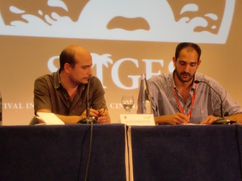 Strickland escuchando al traductor