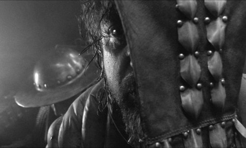 Un humano, o lo que queda de él, en el planeta Arkanar.