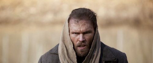 Una peli durilla como la cara del protagonista.